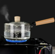 Cratiță de sticlă cu mâner și capac din lemn, capacitate 1,8 l